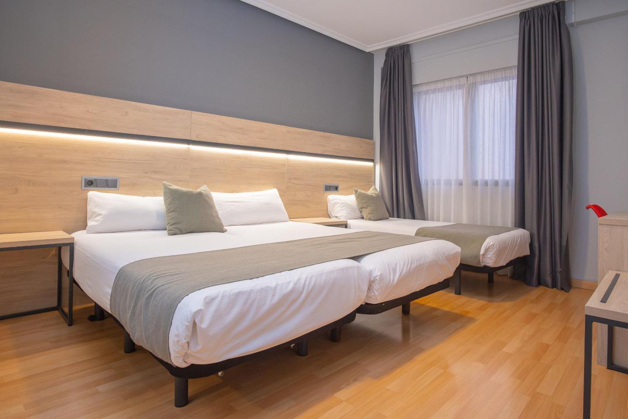 Vtz Hotel El Principe Сарагоса Екстериор снимка