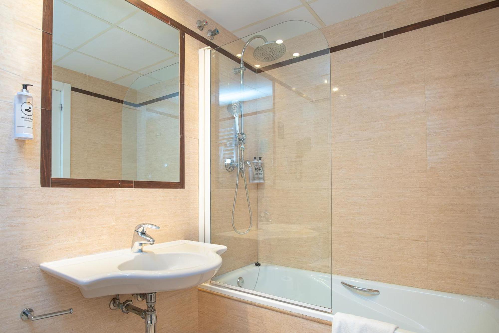 Vtz Hotel El Principe Сарагоса Екстериор снимка